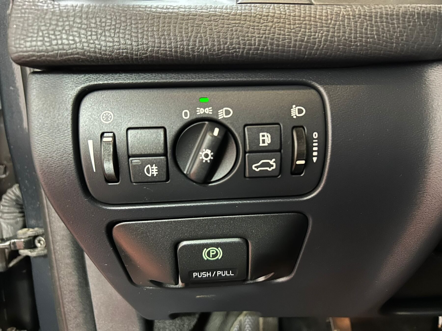 VOLVO XC60 2.4 D5 MOMENTUM 4WD