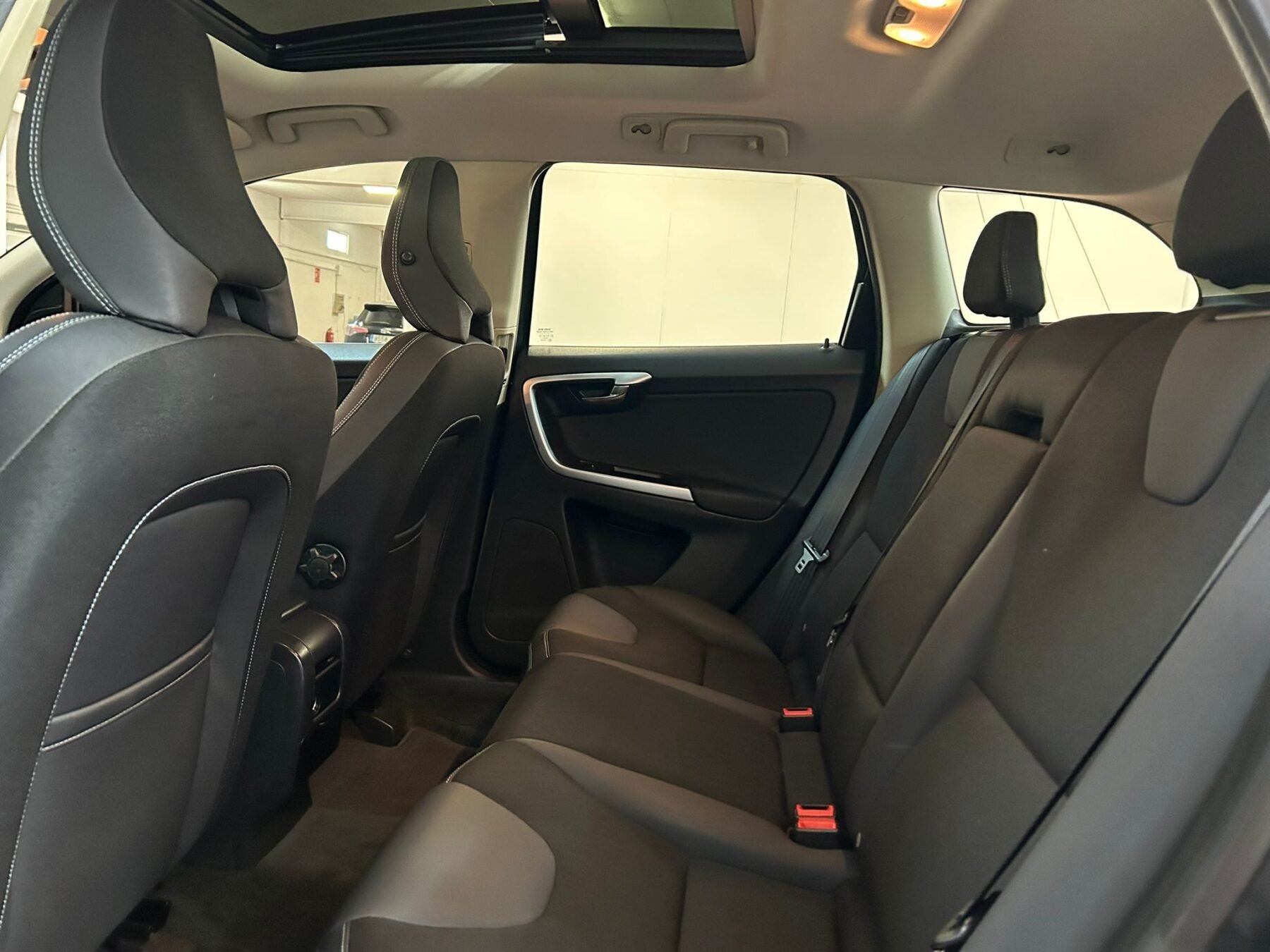 VOLVO XC60 2.4 D5 MOMENTUM 4WD