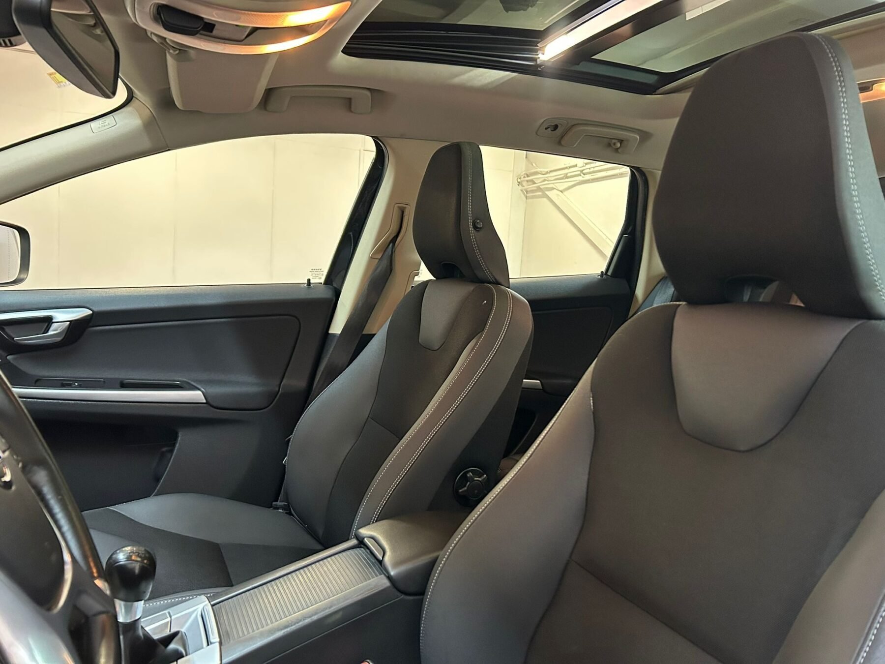 VOLVO XC60 2.4 D5 MOMENTUM 4WD