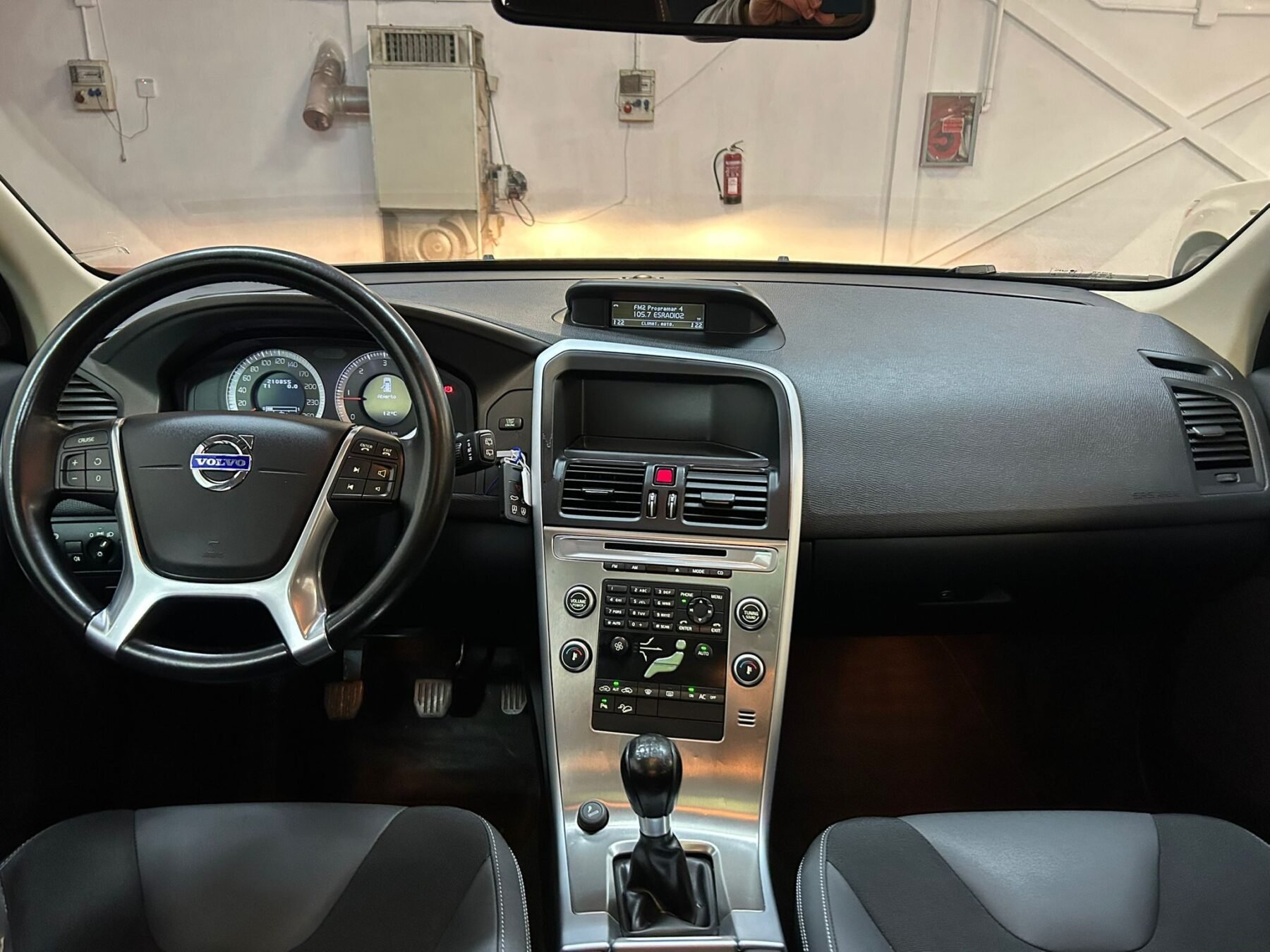 VOLVO XC60 2.4 D5 MOMENTUM 4WD