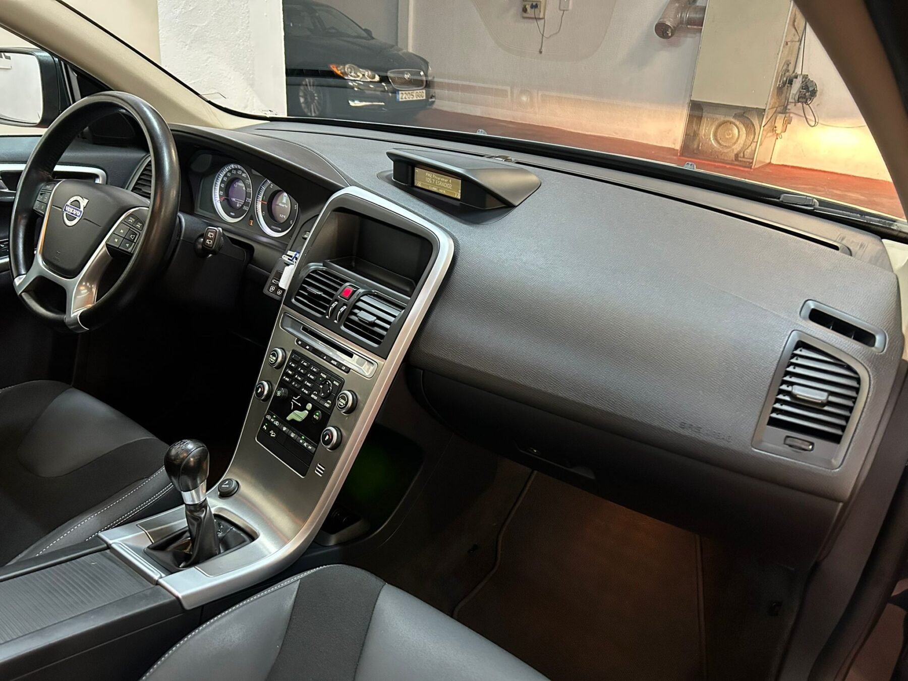 VOLVO XC60 2.4 D5 MOMENTUM 4WD