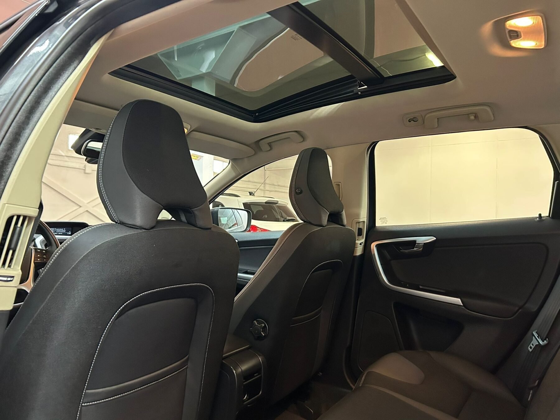 VOLVO XC60 2.4 D5 MOMENTUM 4WD