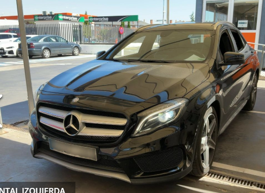 MERCEDES-BENZ GLA 200 AMG LINE