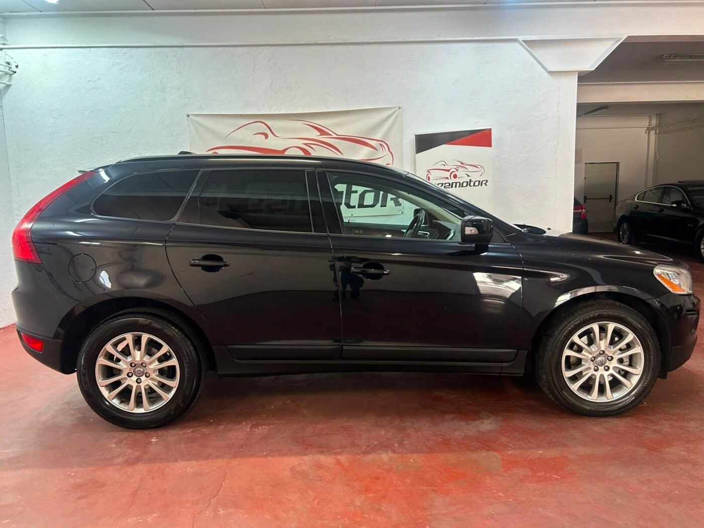 VOLVO XC60 2.4 D5 KINETIC 4WD