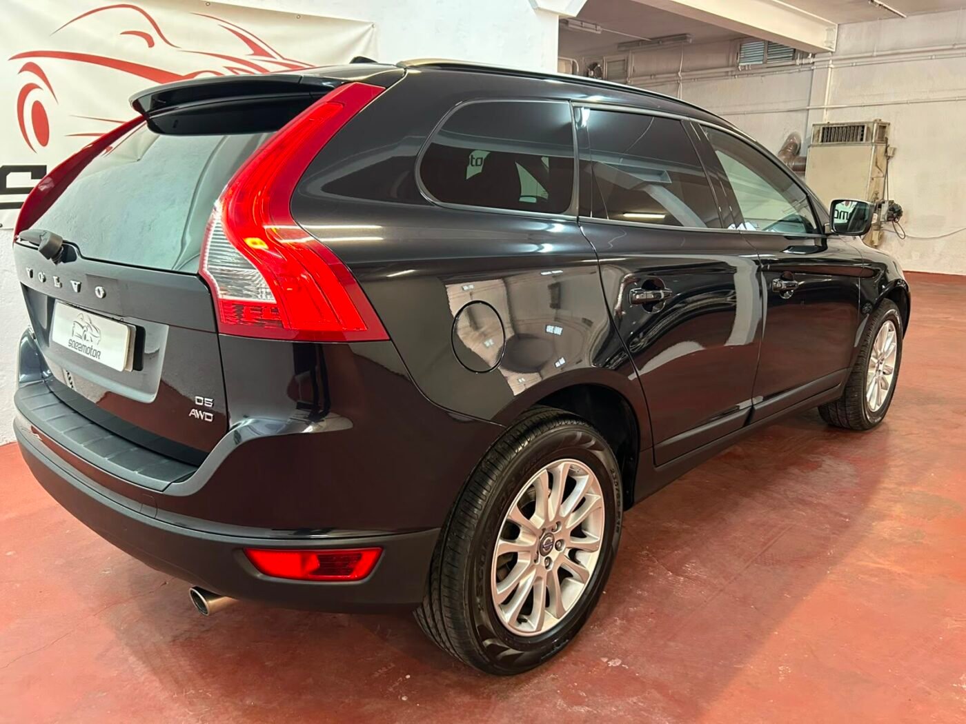 VOLVO XC60 2.4 D5 KINETIC 4WD