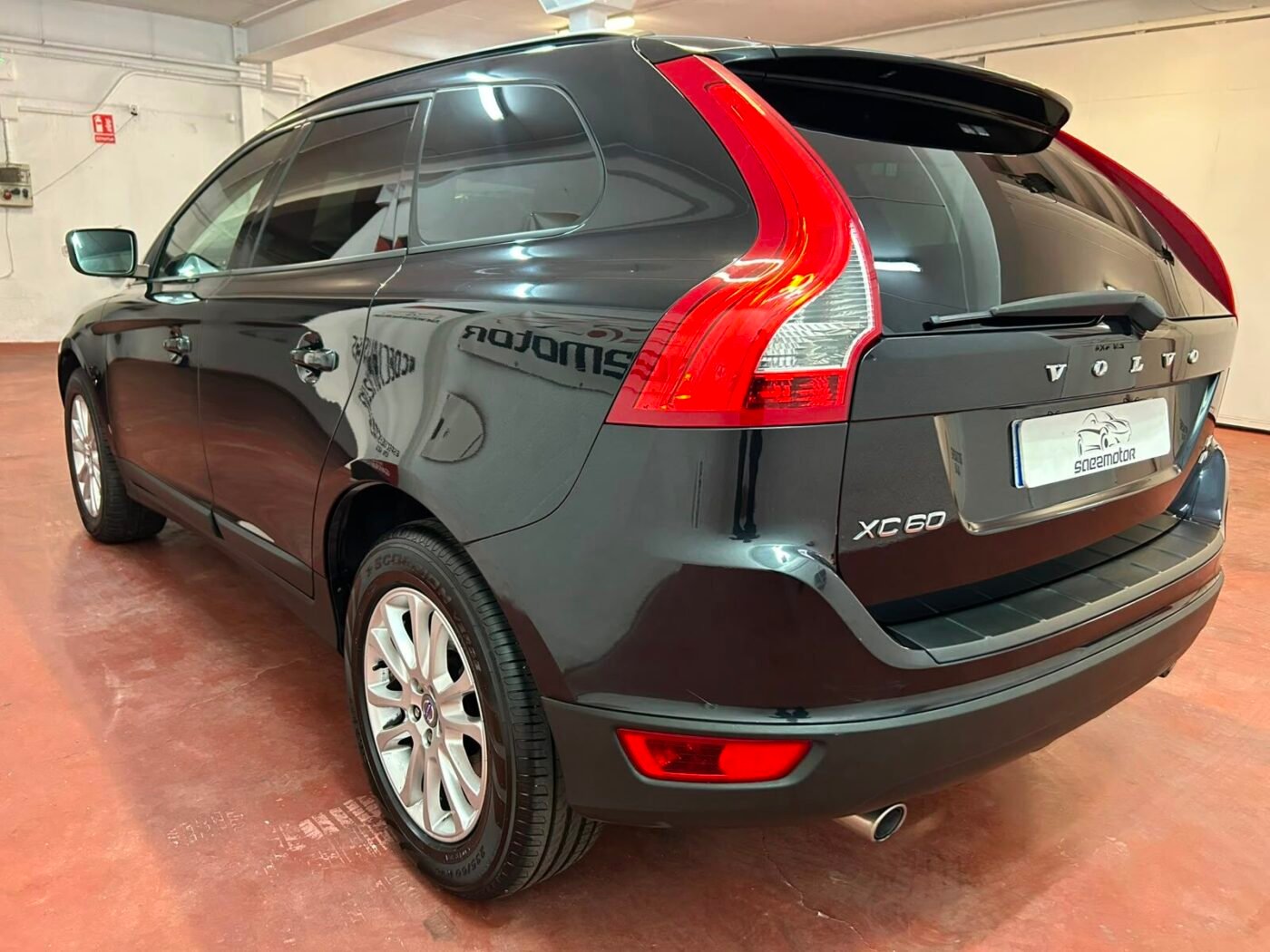 VOLVO XC60 2.4 D5 KINETIC 4WD