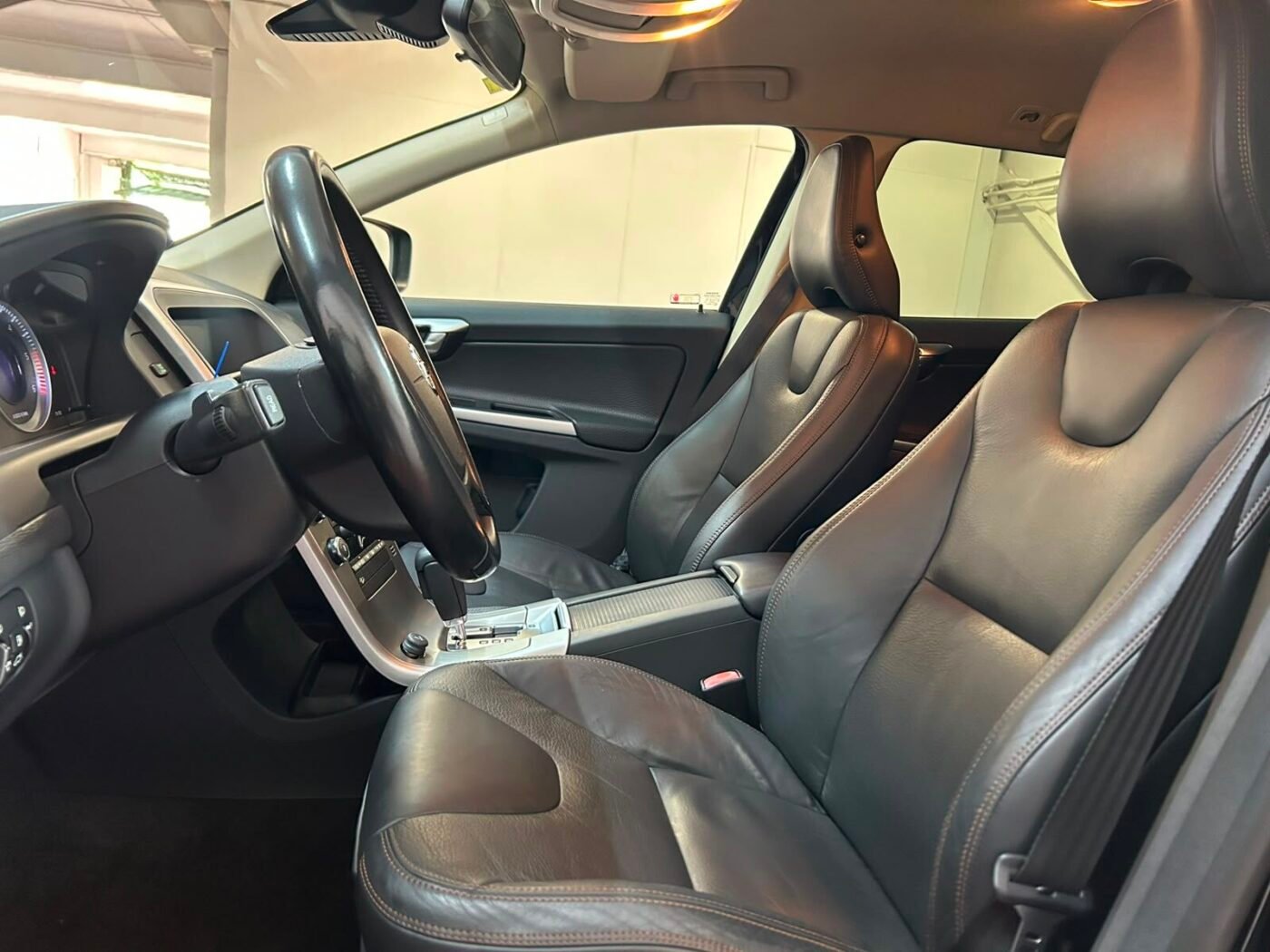 VOLVO XC60 2.4 D5 KINETIC 4WD