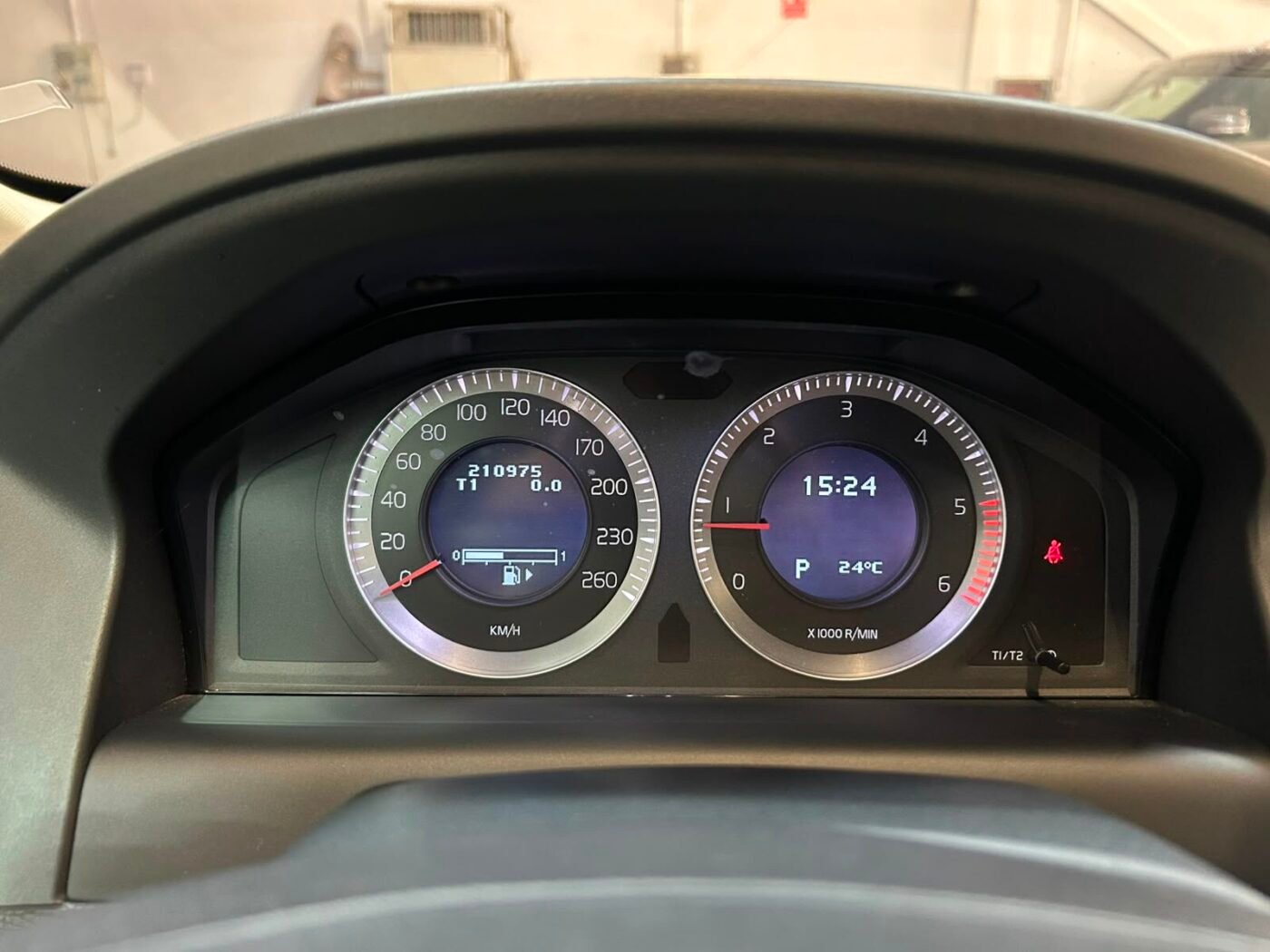 VOLVO XC60 2.4 D5 KINETIC 4WD