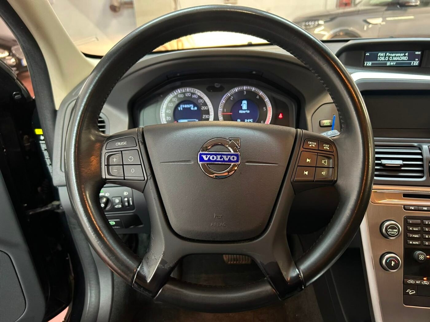 VOLVO XC60 2.4 D5 KINETIC 4WD