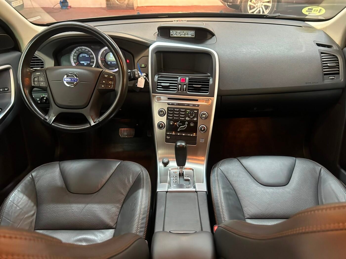VOLVO XC60 2.4 D5 KINETIC 4WD