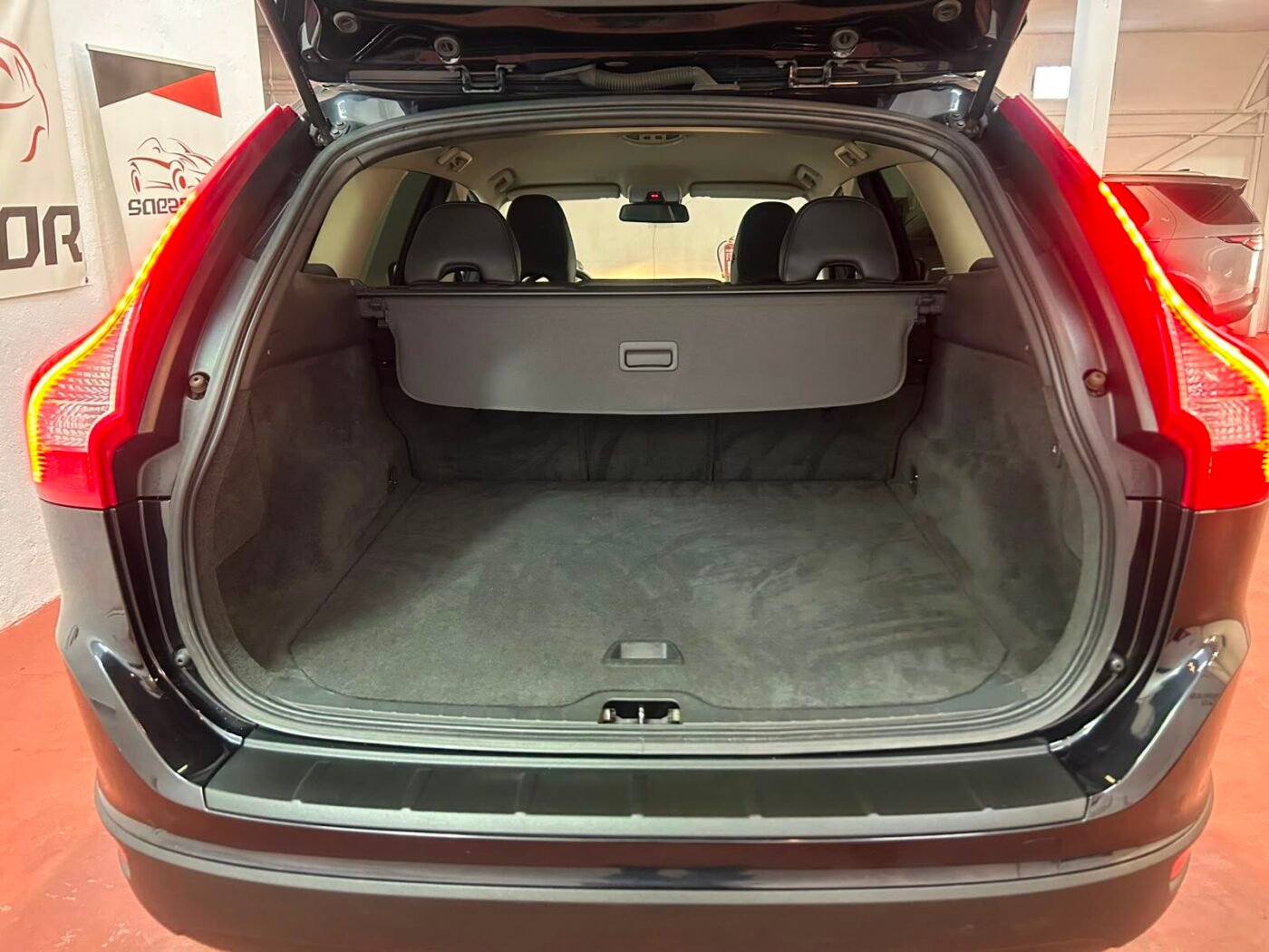 VOLVO XC60 2.4 D5 KINETIC 4WD