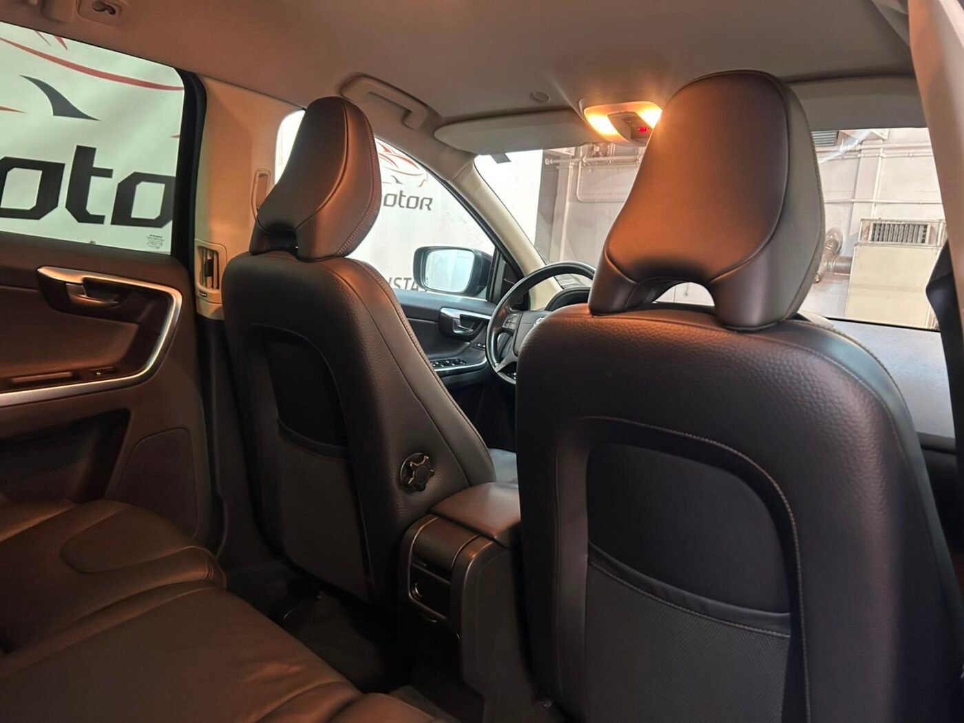 VOLVO XC60 2.4 D5 KINETIC 4WD
