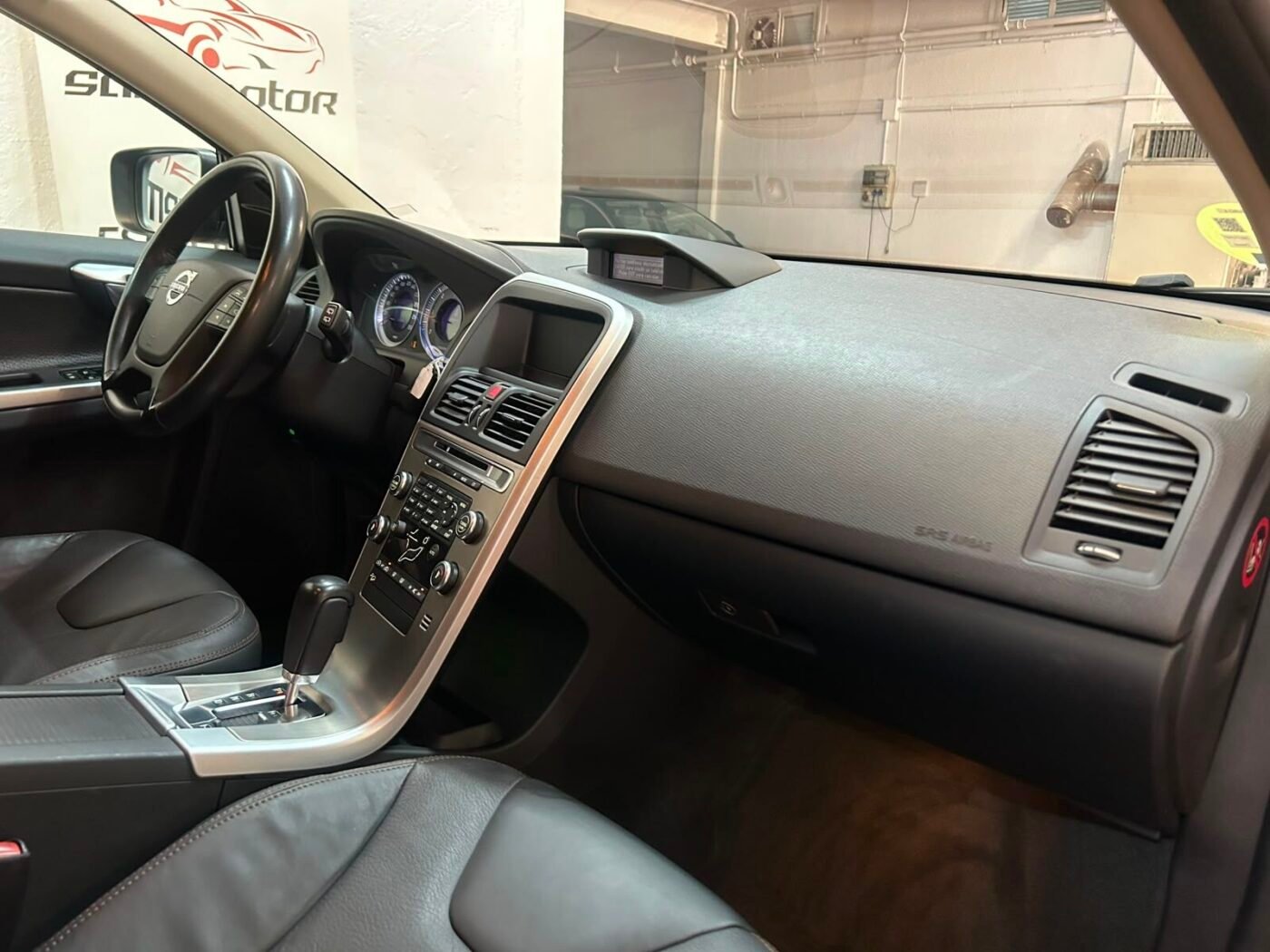 VOLVO XC60 2.4 D5 KINETIC 4WD