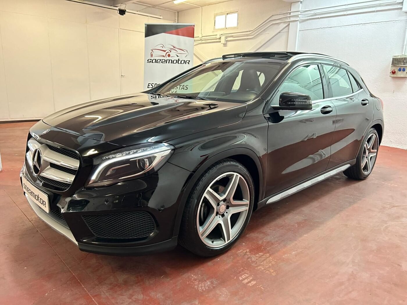 MERCEDES-BENZ GLA 200 AMG LINE