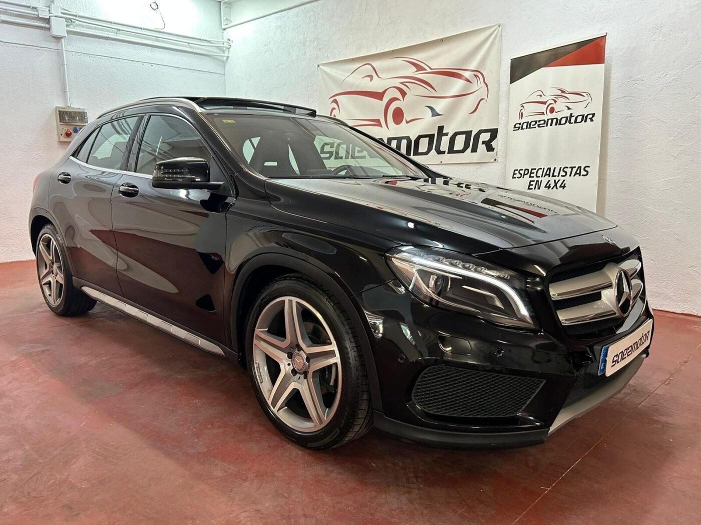 MERCEDES-BENZ GLA 200 AMG LINE