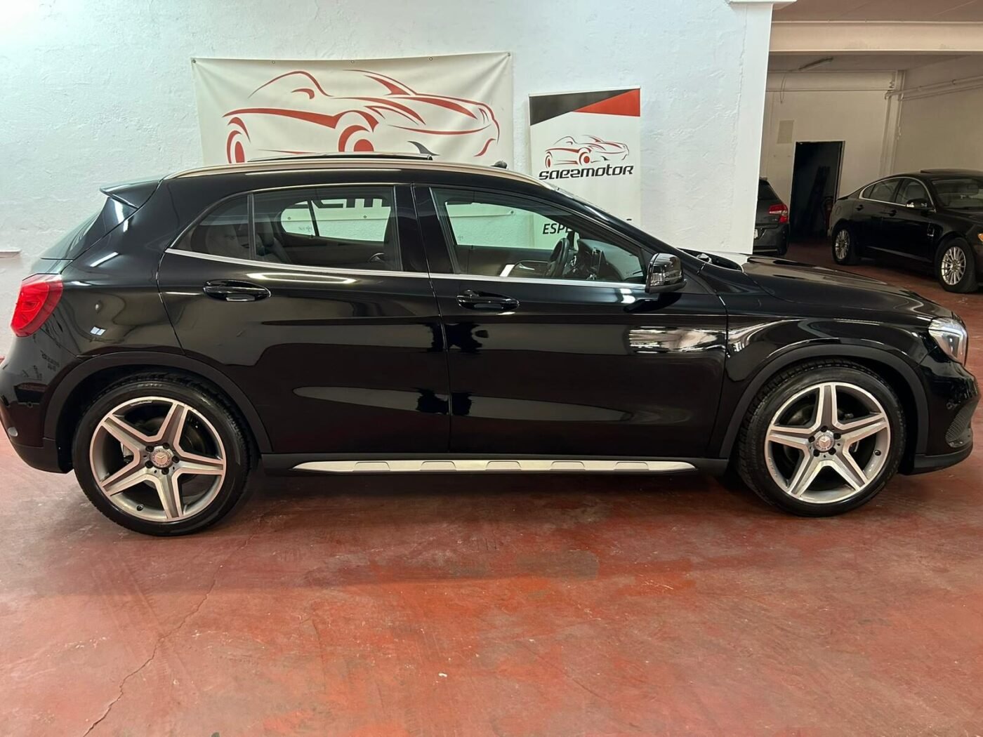 MERCEDES-BENZ GLA 200 AMG LINE