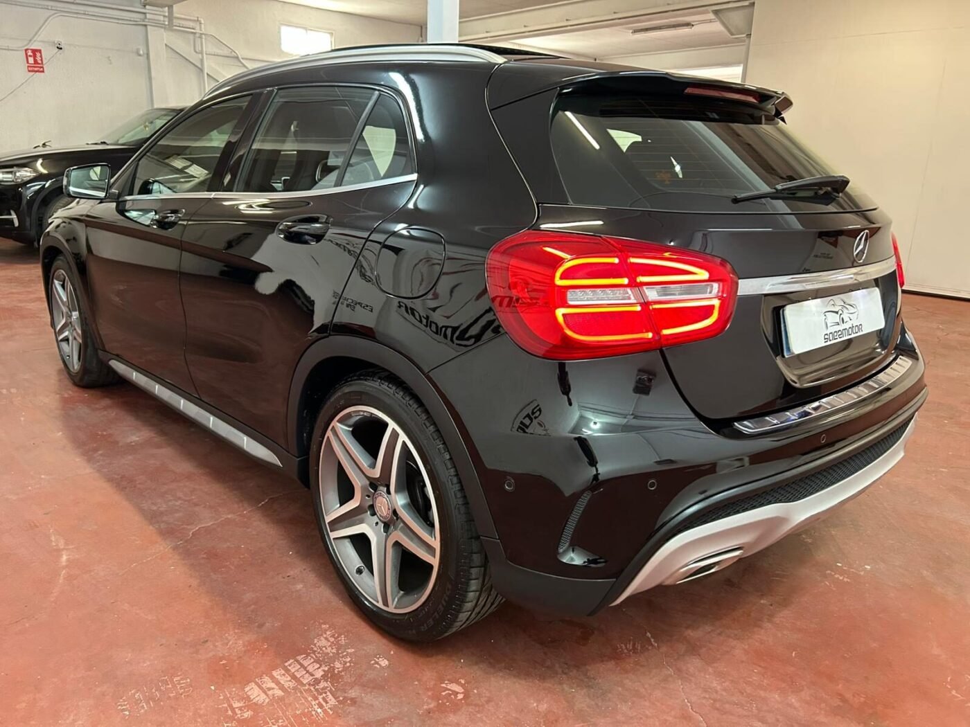 MERCEDES-BENZ GLA 200 AMG LINE