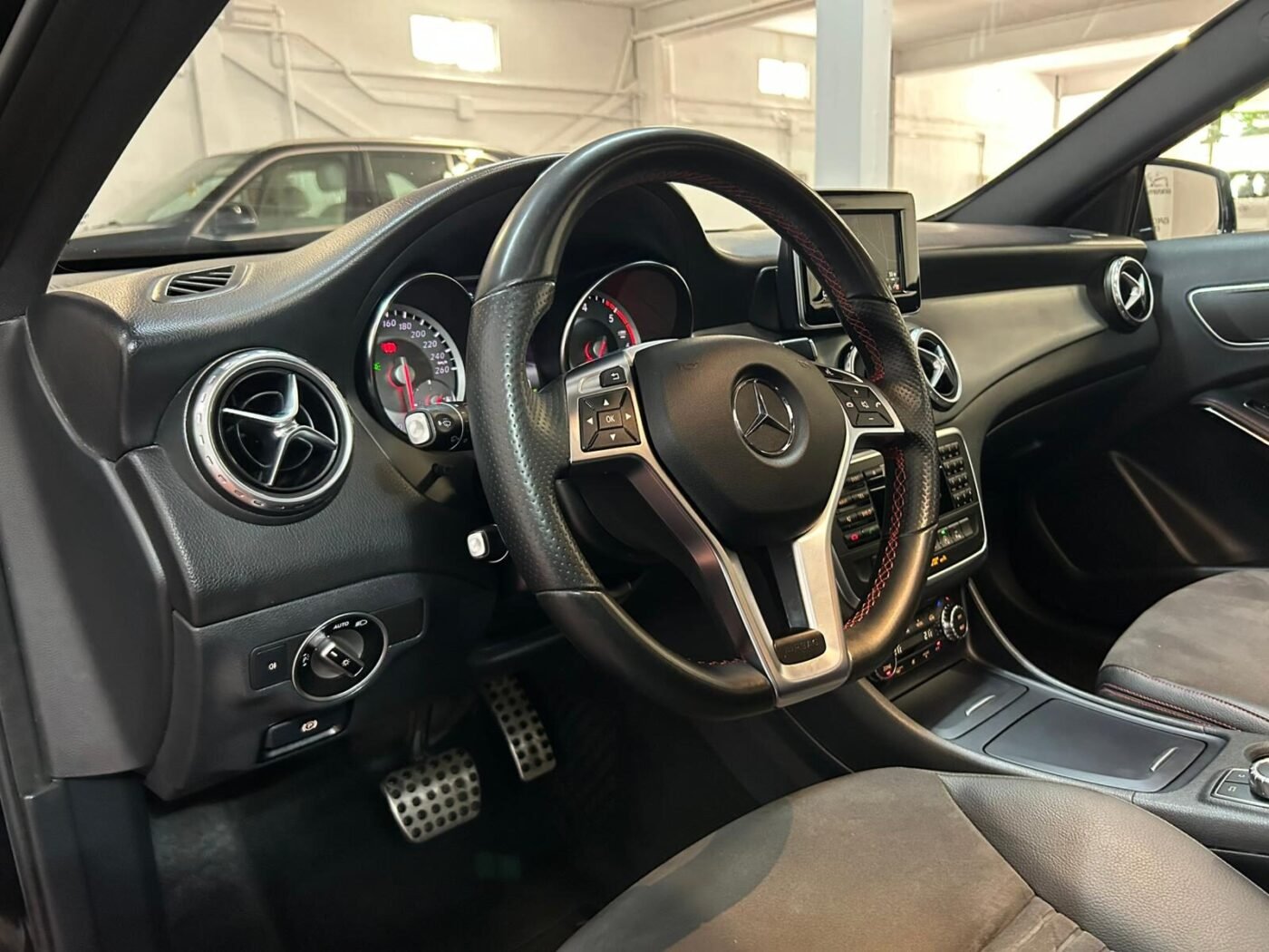MERCEDES-BENZ GLA 200 AMG LINE