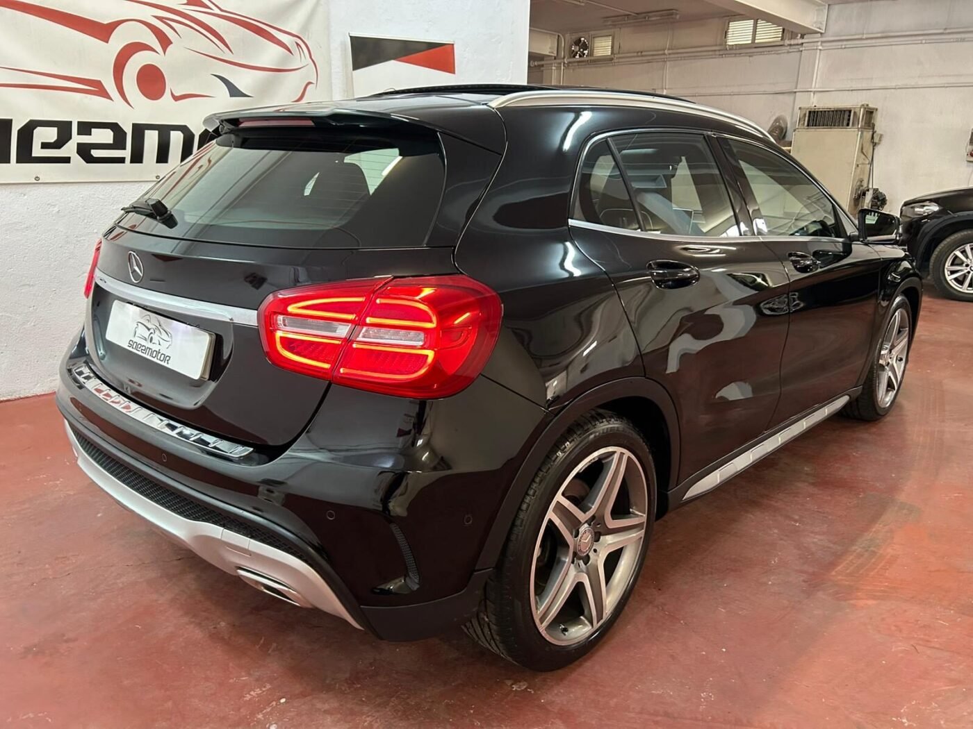MERCEDES-BENZ GLA 200 AMG LINE