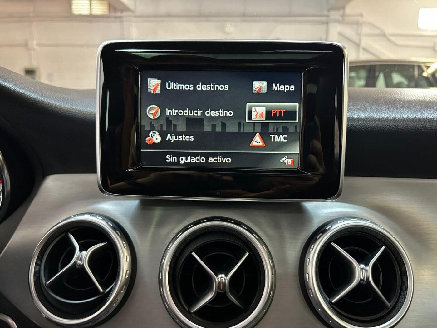 MERCEDES-BENZ GLA 200 AMG LINE