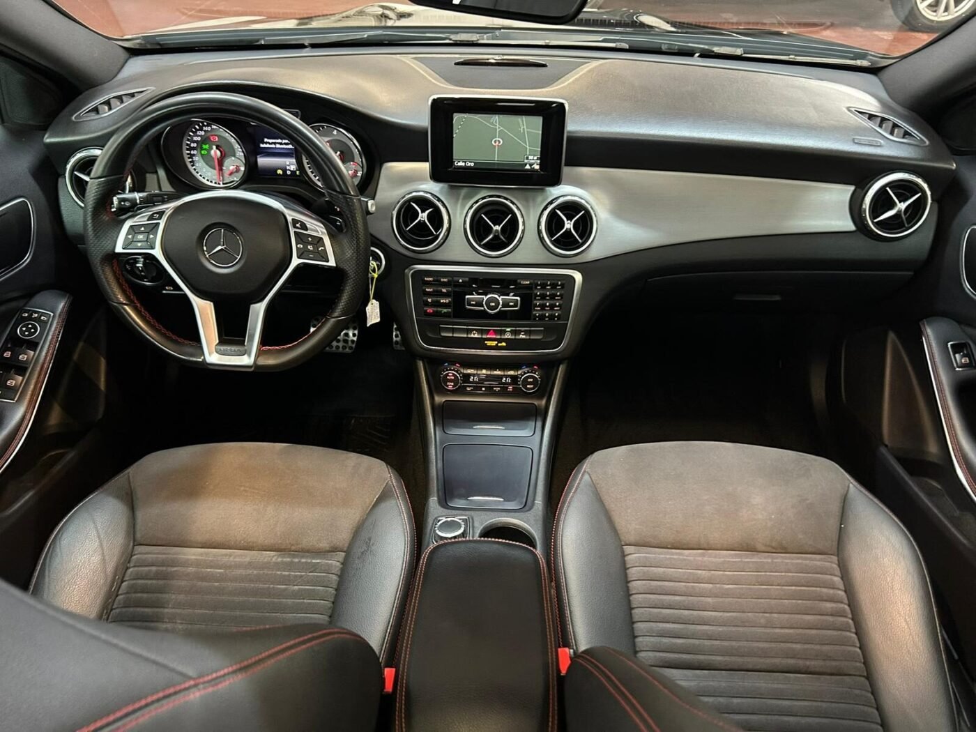 MERCEDES-BENZ GLA 200 AMG LINE
