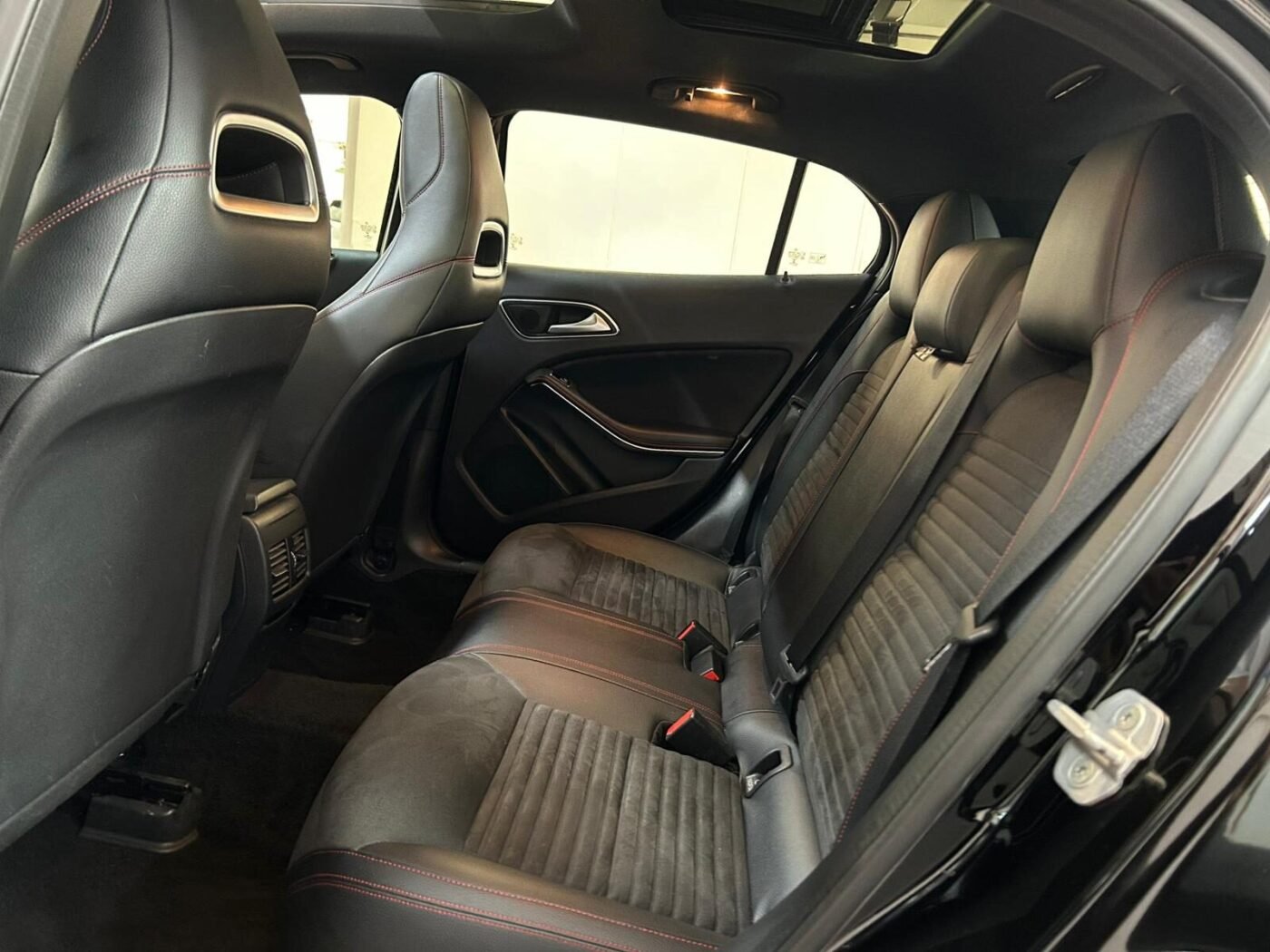 MERCEDES-BENZ GLA 200 AMG LINE