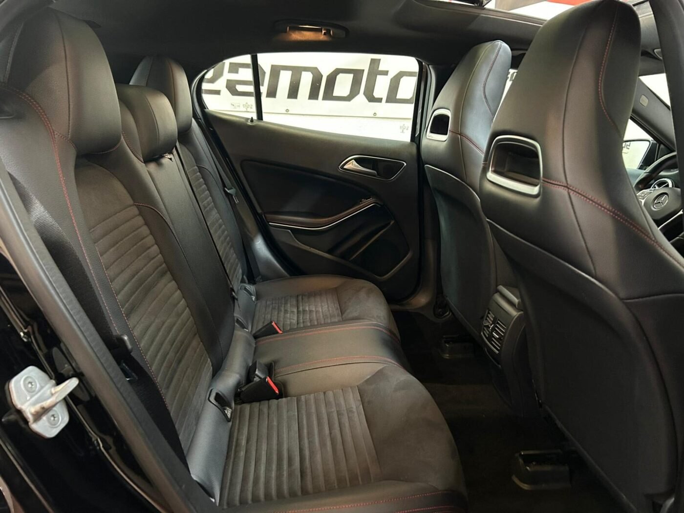 MERCEDES-BENZ GLA 200 AMG LINE