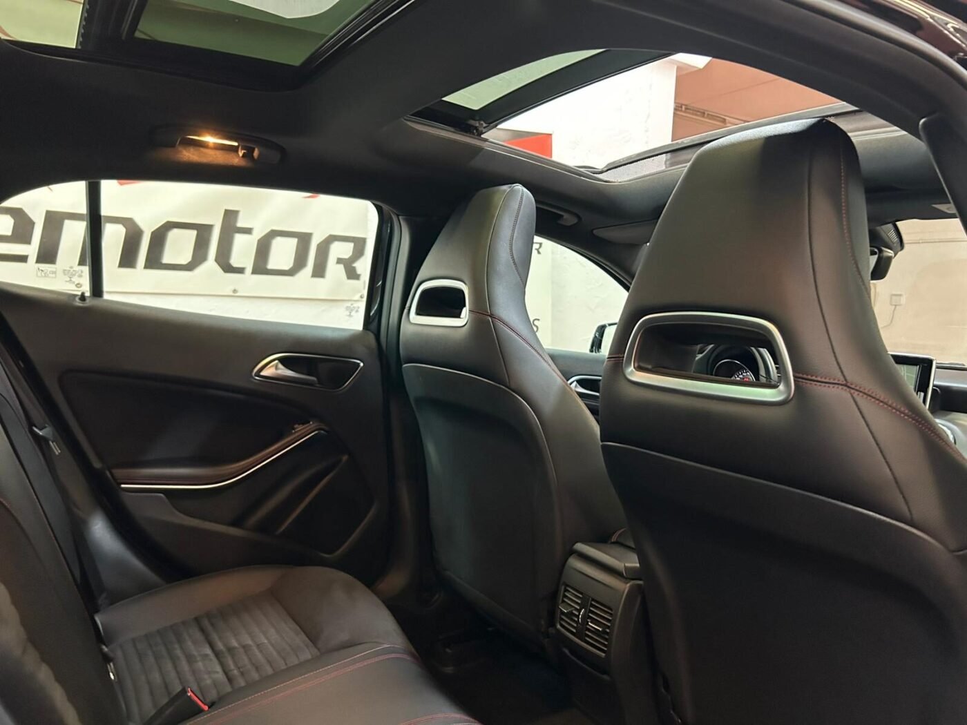 MERCEDES-BENZ GLA 200 AMG LINE