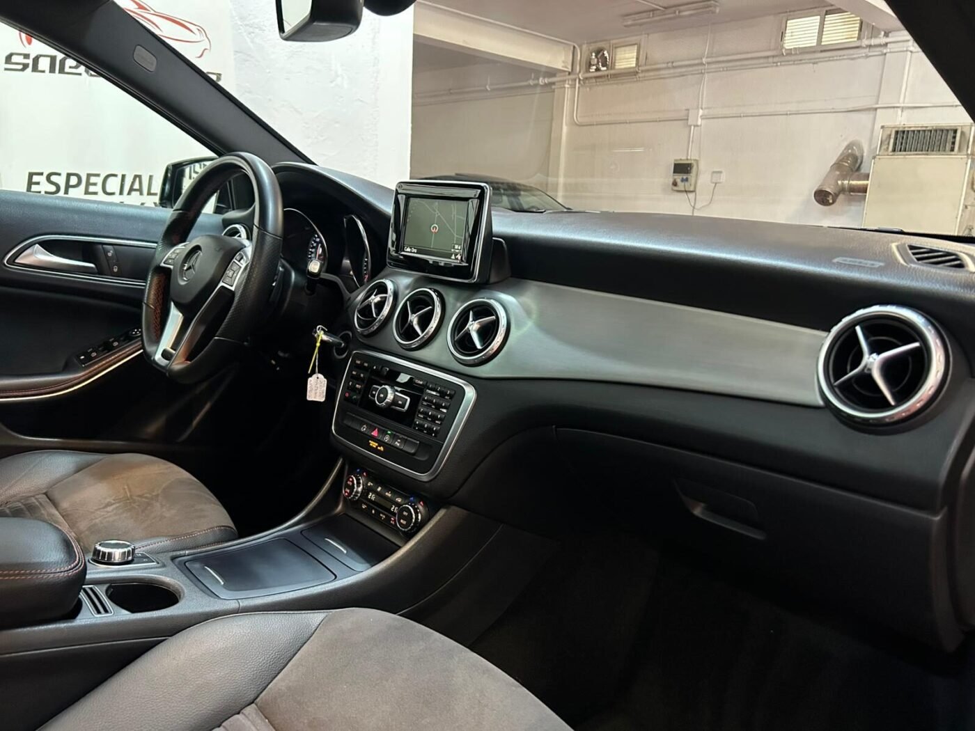 MERCEDES-BENZ GLA 200 AMG LINE