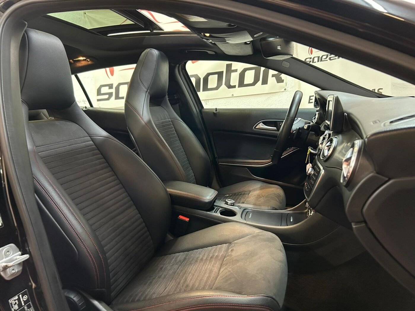 MERCEDES-BENZ GLA 200 AMG LINE