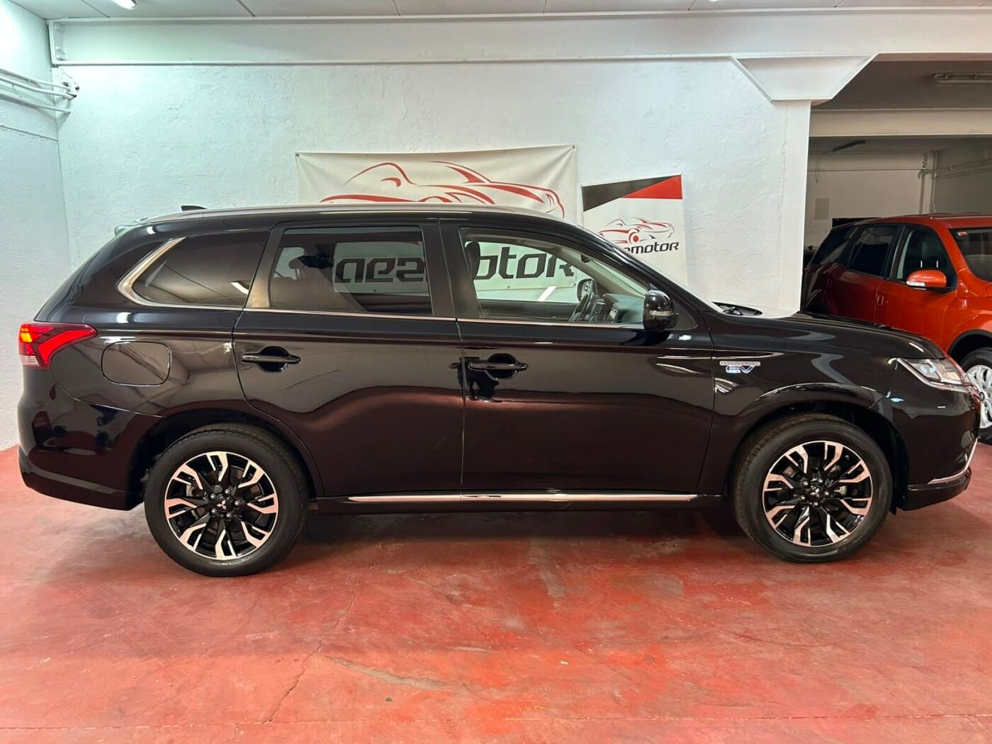 MITSUBISHI Outlander 2.0 PHEV PHEV Kaiteki 4WD