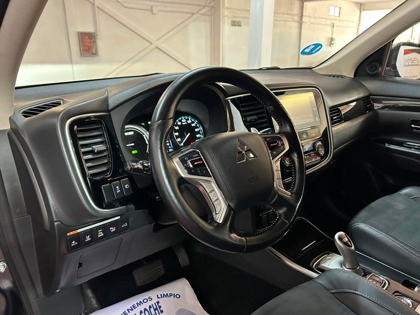MITSUBISHI Outlander 2.0 PHEV PHEV Kaiteki 4WD
