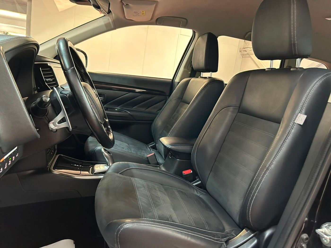 MITSUBISHI Outlander 2.0 PHEV PHEV Kaiteki 4WD