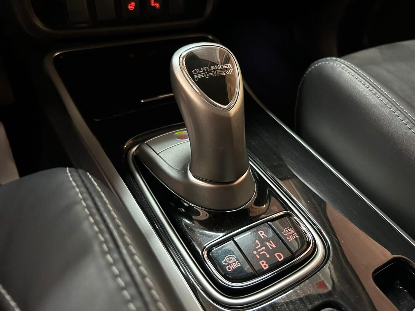 MITSUBISHI Outlander 2.0 PHEV PHEV Kaiteki 4WD