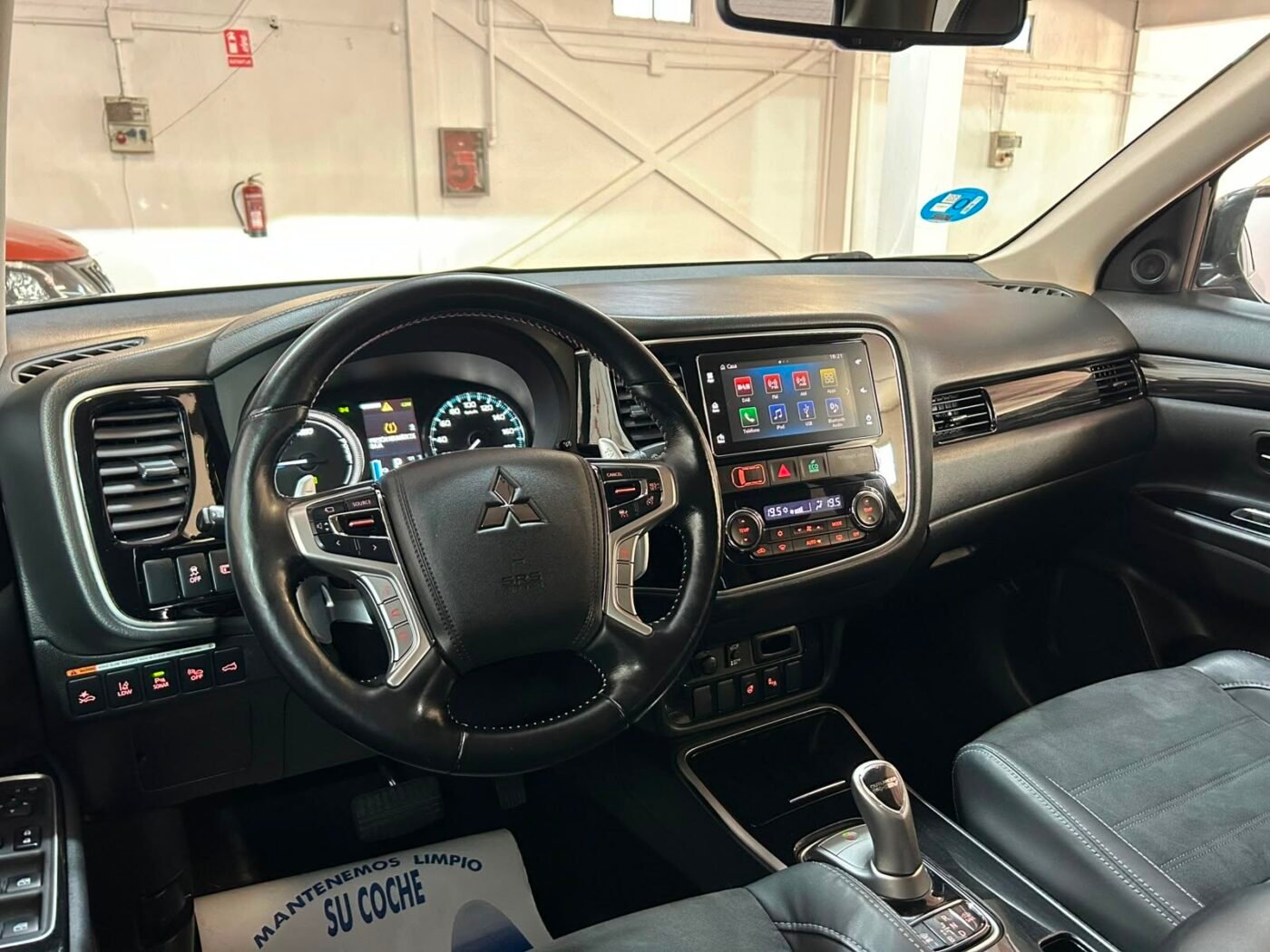 MITSUBISHI Outlander 2.0 PHEV PHEV Kaiteki 4WD