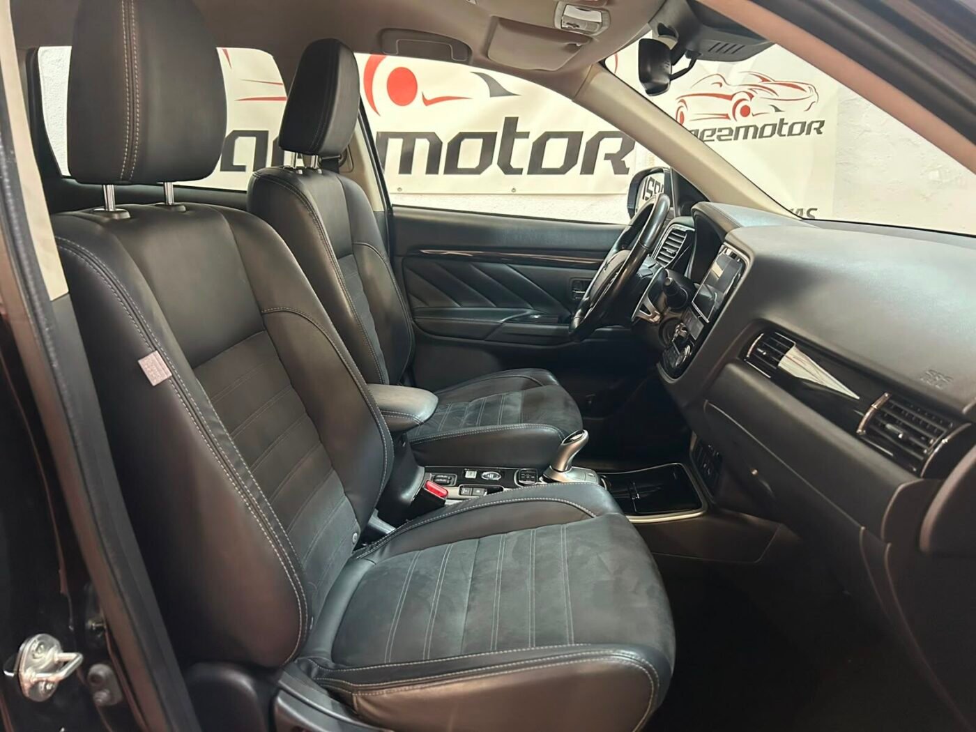 MITSUBISHI Outlander 2.0 PHEV PHEV Kaiteki 4WD