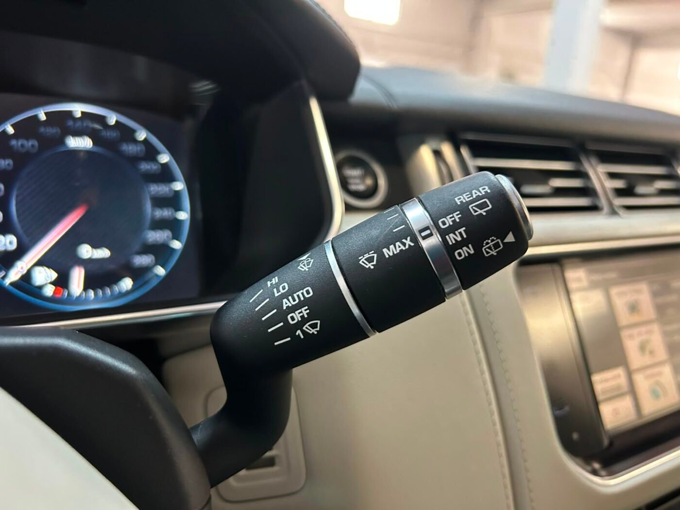 LAND-ROVER RANGE ROVER SUPERCHARGED AUTOBIOGRAPHY
