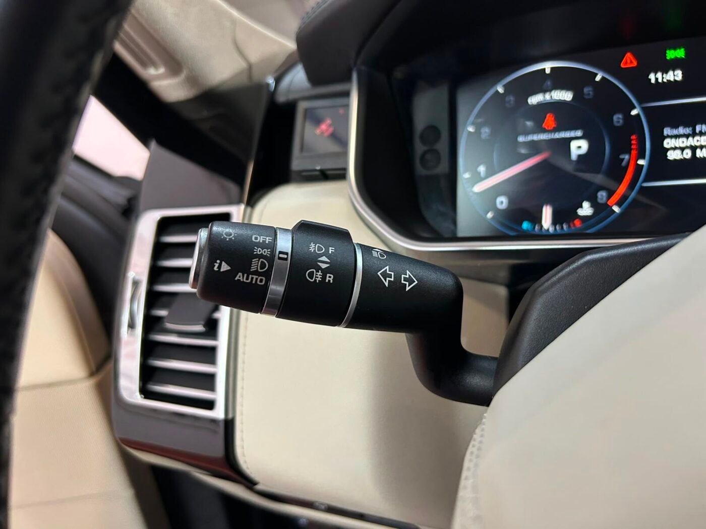 LAND-ROVER RANGE ROVER SUPERCHARGED AUTOBIOGRAPHY